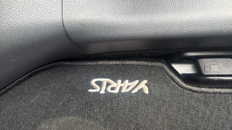 Toyota Yaris 1.5 Hybrid Design 5dr CVT Hybrid Hatchback